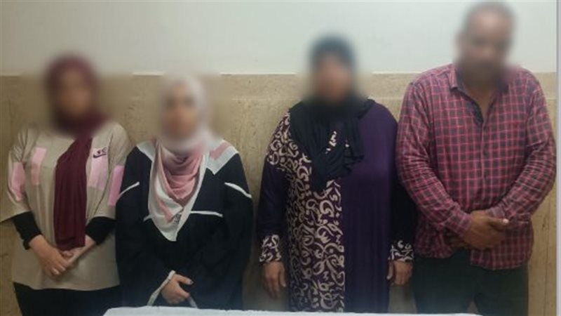 رش المياه يشعل مشاجرة