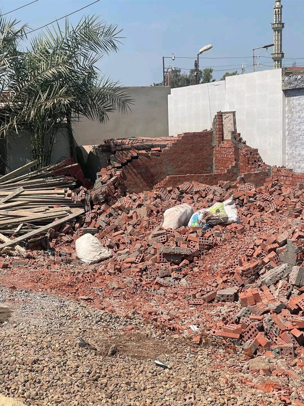 هدم مقابر القرية،فيتو