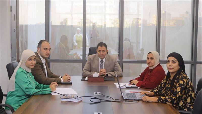 محافظ دمياط يبحث