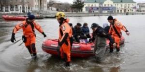 فيضانات تجتاح منطقة الأورال الروسية.. وأوامر بإجلاء سكان عدة مناطق