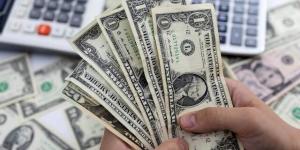 الدولار يرتفع طفيفاً قبيل بيانات التضخم