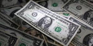 الدولار يسجل أعلى مستوى في 13 شهرا وسط توقعات برفع الفائدة
