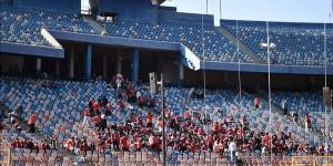 جماهير الأهلي تهاجم طاهر وكوكا وتطالب عموتة بإخراجهما أمام الشرقية إنبي (فيديو)