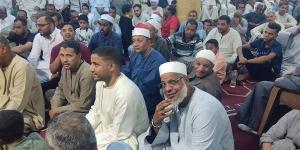 رئيس مدينة قوص يشارك الأهالي الاحتفال بالمولد النبوي بالمسجد العمري (صور)