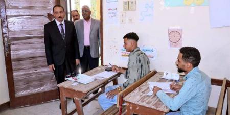 محافظ سوهاج يتفقد لجان امتحانات الثانوية العامة بمدارس حي غرب وأخميم
