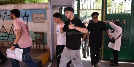 طلاب الثانوية بالجيزة: امتحان الدين سهل والتربية الوطنية في مستوى الطالب "الآينشتاين" (فيديو)