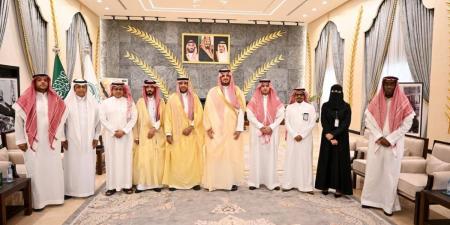 الأمير فواز بن سلطان يسلم
شهادة الامتثال لمنشآت التدريب التقني والمهني بالطائف