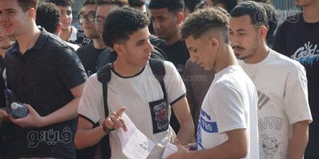 بين الأمل والترقب، طلاب الثانوية العامة يدخلون لجان الامتحانات بمدرسة الشهيد أحمد محمد بالجيزة (صور)