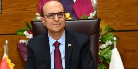 مصادر تكشف قصة ما حدث في اعتذار الدكتور أحمد المنشاوي رئيس جامعة أسيوط عن منصبه