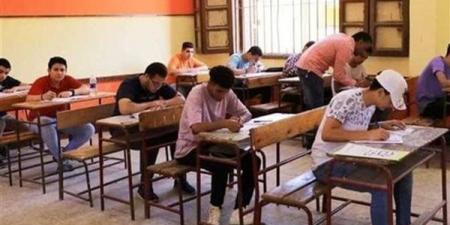 طلاب الثانوية العامة يؤدون أول امتحانات المواد المضافة للمجموع باللغة العربية، الأحد