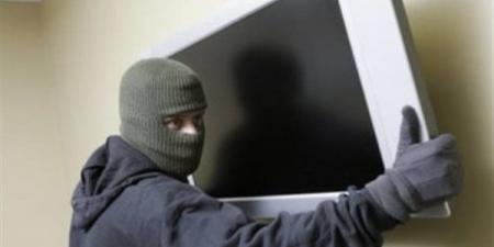 حاميها حراميها، تفاصيل سرقة 3 أفراد أمن لشاشات استاد القاهرة وقرار من النيابة