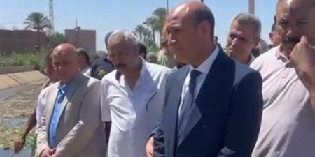 محافظ أسيوط يتفقد موقع حادث غرق 8 أطفال إثر سقوط "تروسيكل" بالترعة في أبوتيج