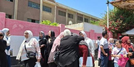 9 حالات إعياء وضبط 17 وسيلة غش إلكترونية، حصيلة امتحان اللغة الإنجليزية للثانوية العامة اليوم بالقليوبية