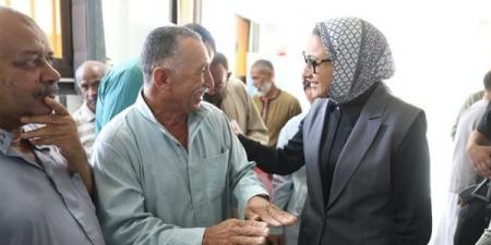 جولة مفاجئة لمحافظ الوادي الجديد بالمركز التكنولوجي بالخارجة وتوجه بسرعة بحث الشكاوى وتبسيط الإجراءات
