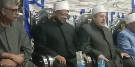 وكيل الأزهر ووفد من ساحة الإمام الطيب يقدمان واجب العزاء في والدة أمين البحوث الإسلامية