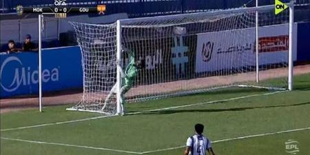 إصابة قوية لمحمود أبو السعود بعد اصطدامه بالعارضة أمام الجونة (صور)