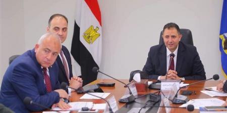 محافظ دمياط يتابع مستجدات تنفيذ خط مياه "كفر سليمان - رأس البر"