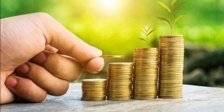هل تتحمل الزوجة ذنب عدم إخراج الزوج الزكاة؟ أمين الفتوى يجيب (فيديو)