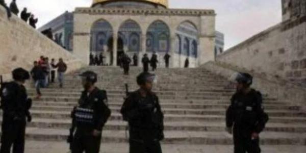 الشرطة الفلسطينية تتعامل مع 6 شظايا صاروخية غرب الخليل.. والاحتلال يواصل إغلاق الأقصى