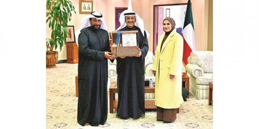 محافظ الجهراء بحث مع «توجيه التربية الفنية» تنظيم معرض «حبر»