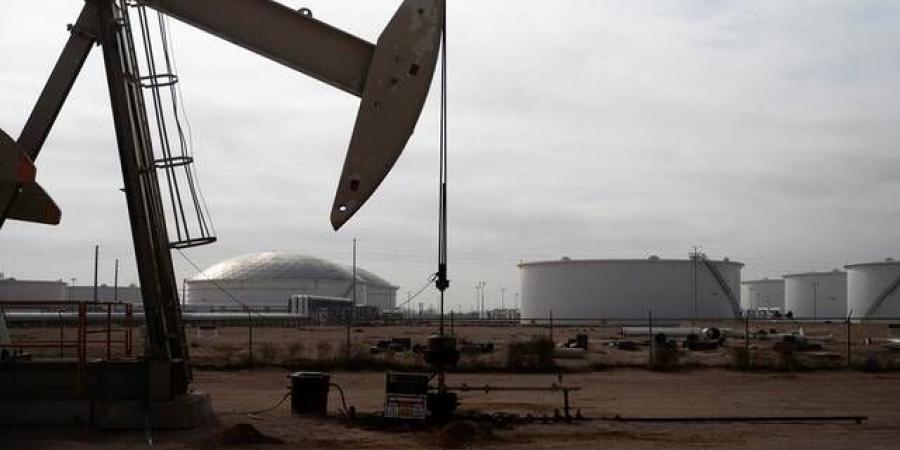 انخفاض أسعار النفط متجهة لأكبر تراجع أسبوعي منذ يونيو