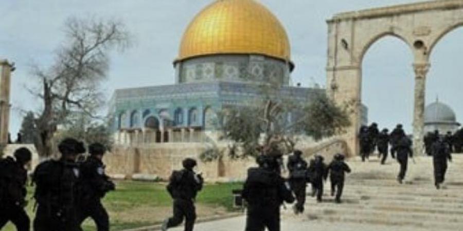 عشرات المستوطنين يقتحمون المسجد الأقصى ويؤدون طقوسا تلمودية