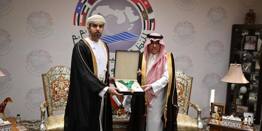 قلادة السياحة العربية من الطبقة الممتازة للسلطان هيثم بن طارق بن تيمور آل سعيد