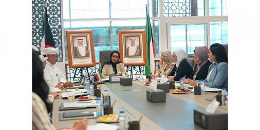 وزيرة الشؤون تترأس اجتماع لجنة الحماية من العنف الأسري