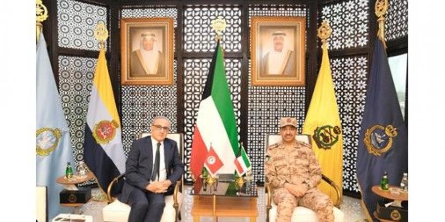 رئيس الأركان بحث مع السفير التونسي تعزيز التعاون العسكري والقضايا المشتركة