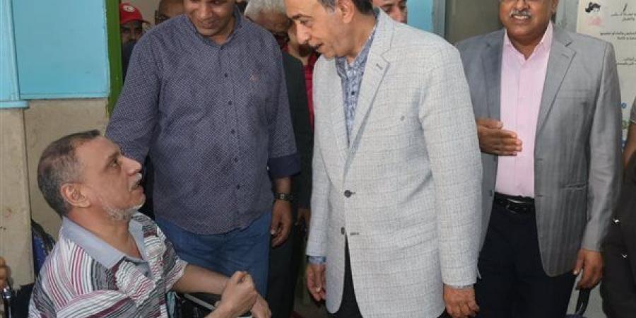محافظ سوهاج يتفقد قافلة تركيب الأطراف الصناعية مجانا بمستشفى الهلال الأحمر