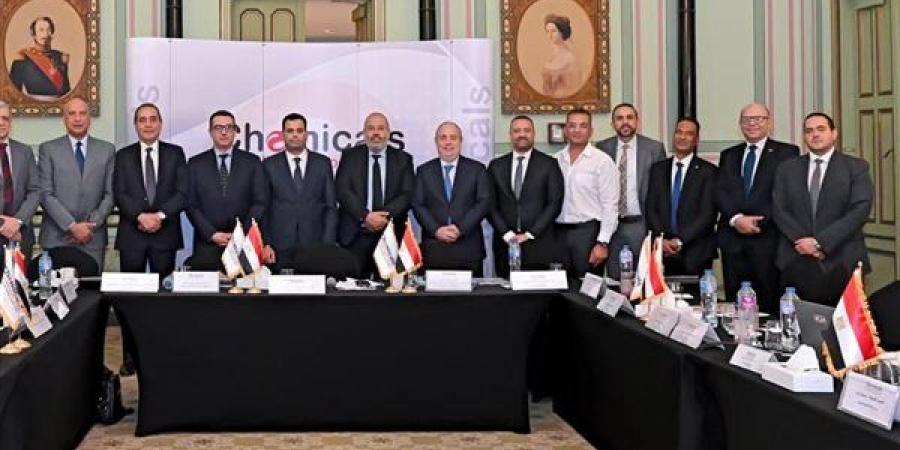 الاستثمار: مقترح أمام مجلس الوزراء لمراجعة رسم الصادر لمواكبة تراجع الأسعار العالمية