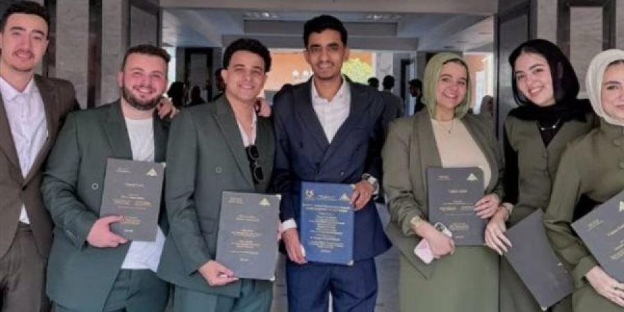 طلاب علوم بنها يطورون نظارة ذكية تمنح المكفوفين استقلالية أكبر في حياتهم اليومية