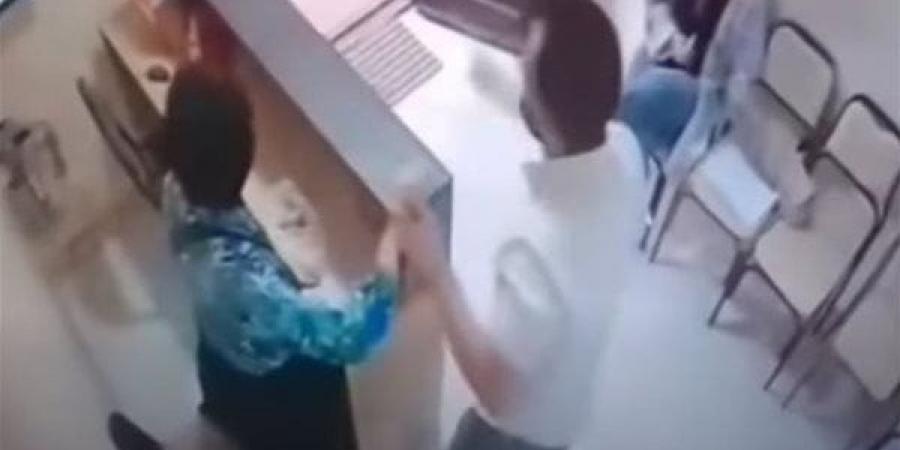 كشف ملابسات فيديو الاعتداء على سيدة داخل مستشفى ببنها، والنيابة تباشر التحقيق