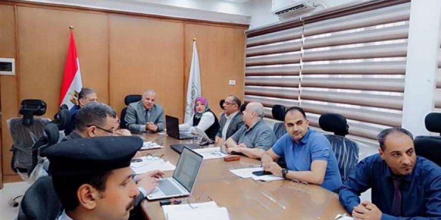 وكيل "التعليم" بالفيوم يتابع امتحانات الثانوية العامة من غرفة العمليات: لم نتلق أية شكاوى