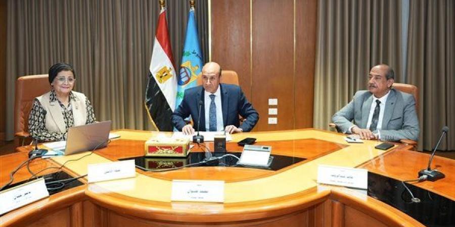 محافظ أسيوط يترأس المجلس الإقليمي لمتابعة المؤشرات السكانية للخطة الوطنية حتى 2027