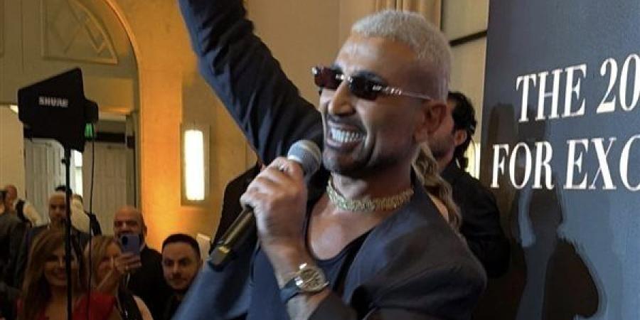 بعد توبته بحلق شعره أمام الجمهور، أحمد سعد يثير الجدل بـ "لوك" جديد