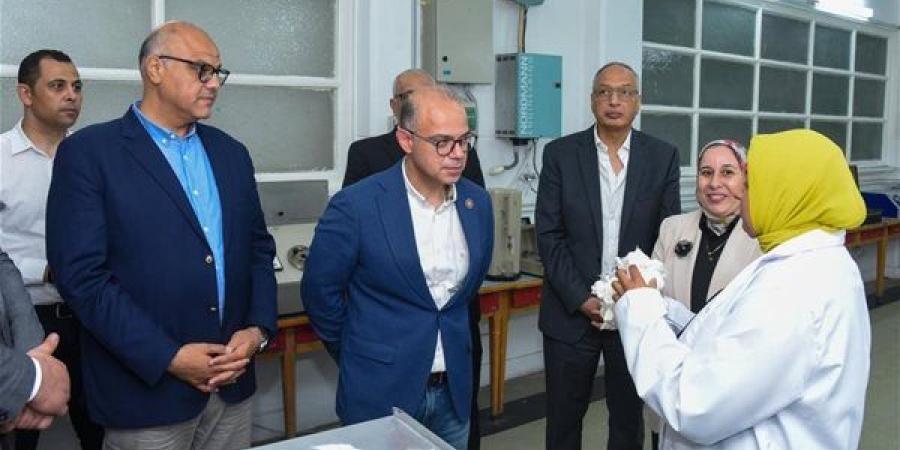 وزير الاستثمار ومحافظ الإسكندرية يبحثان مع "قيادات العامة للتحكيم واختبارات القطن" خطط التطوير