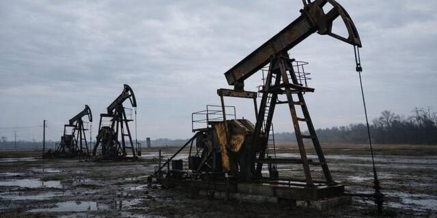 النفط يتراجع 3% مع انحسار مخاوف الإمدادات عبر مضيق هرمز