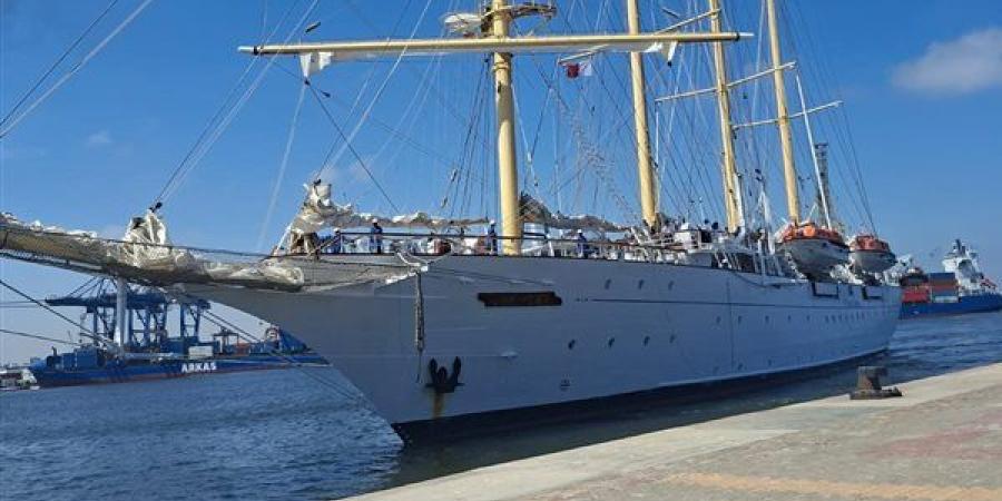 تحمل 103 سائحين، ميناء الإسكندرية يستقبل السفينة STAR FLYER