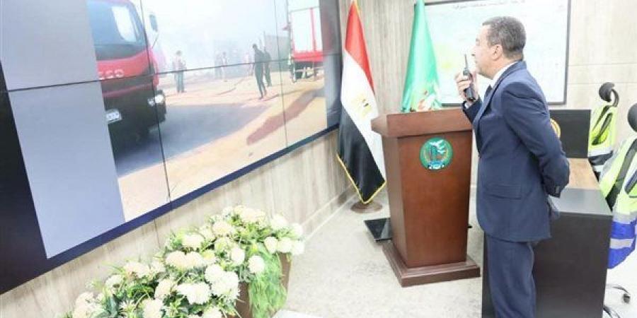 محافظ المنوفية يتابع جهود السيطرة على حريق مصنع بمدينة السادات