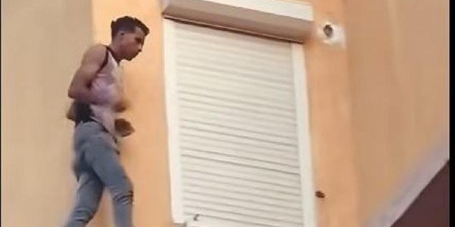 سطو مسلح في الكمبوند الراقي، تفاصيل اقتحام غرفة نوم سيدة ووضع سلاح أبيض على رقبتها (صور)