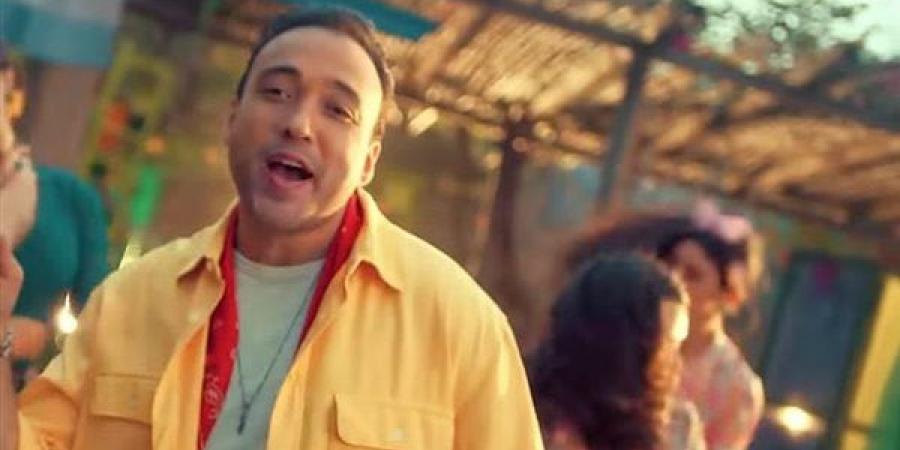 أحمد عجمي يطلق فيديو كليب "أحلى نار معاك" بتوقيع المخرجة بتول عرفة