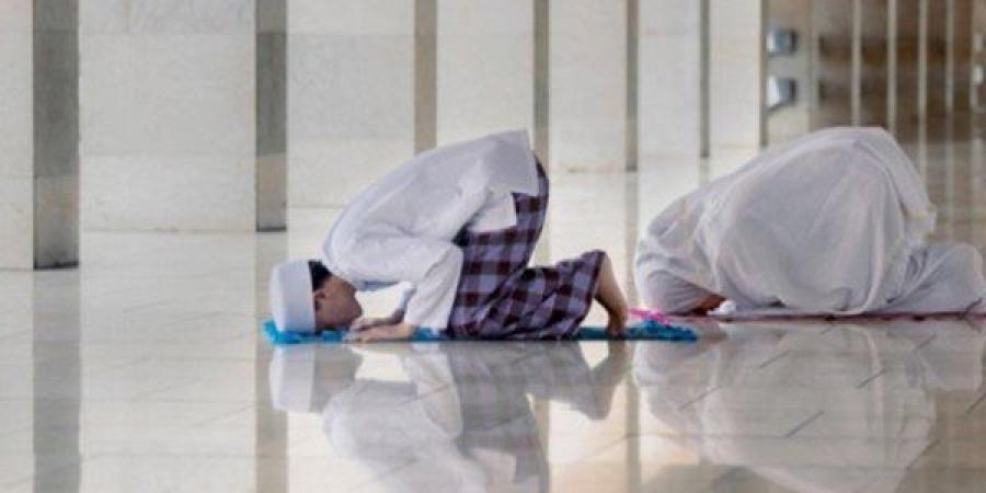 أمين الفتوى يوضح حكم صلاة المرأة بالبنطلون خارج المنزل (فيديو)