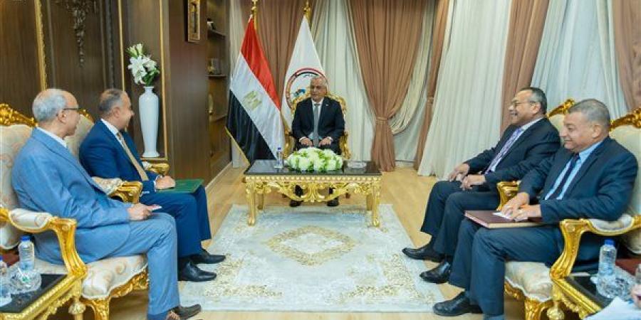 وزير الإنتاج الحربي يستقبل سفير مصر لدى أوغندا لبحث سبل تعزيز التعاون المشترك
