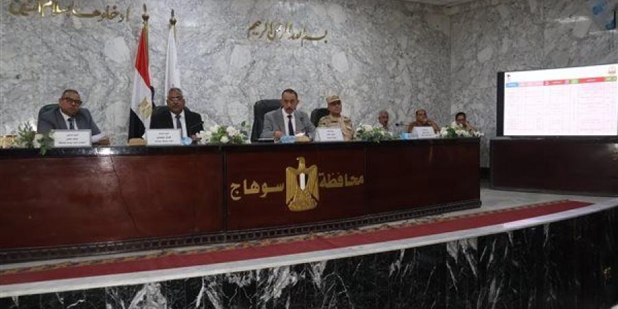 مراعاة لظروفهم، محافظ سوهاج يعتمد مزايا جديدة للعاملين بنظام السركي