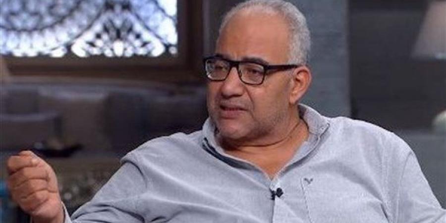 بعد إصابته بالحزام الناري، أشرف زكي يكشف تطورات الحالة الصحية لـ بيومي فؤاد