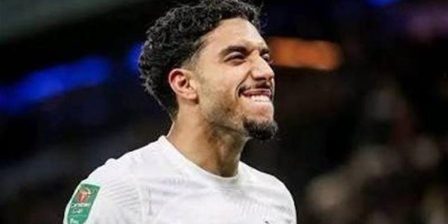 عمر مرموش يوقع عقود انضمامه إلى توتنهام