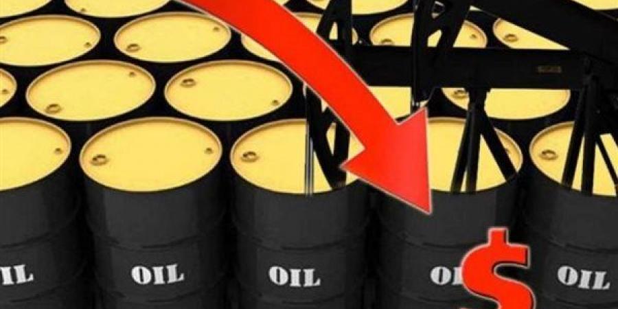 مؤشر أسعار النفط يهبط بنسبة 0.65 % والبرميل يسجل 82 دولارا اليوم الجمعة