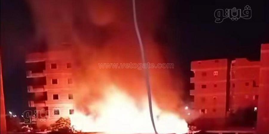إعصار النار والدخان يثير فزع الأهالي، حريق هائل يلتهم مصنع أخشاب في عزبة رشوان بالشرقية (صور)