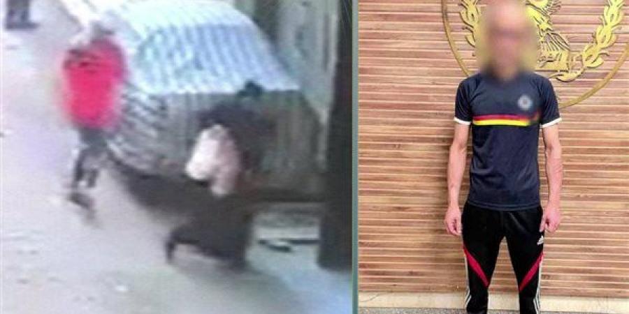 عامل يعتدي على طليقته بحجر في الشارع، فيديو يقود الشرطة لضبطه بقليوب